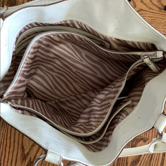 Guess purse - Picture 2 of 6